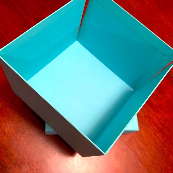 Brand new authentic Tiffany legendary box . Hot🌞 - Picture 4 of 7